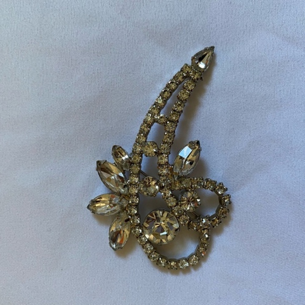 Rhinestone brooch 3” length